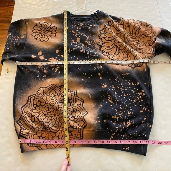 Handmade Floral Stencil Sweatshirt Pullover Mens XL Unisex Crewneck Upcycled - Picture 6 of 10